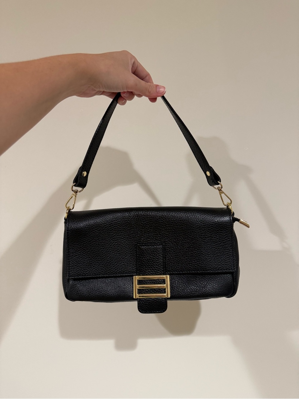 Divine Firenze Classic Black Leather Shoulder Bag with Gold Hardware